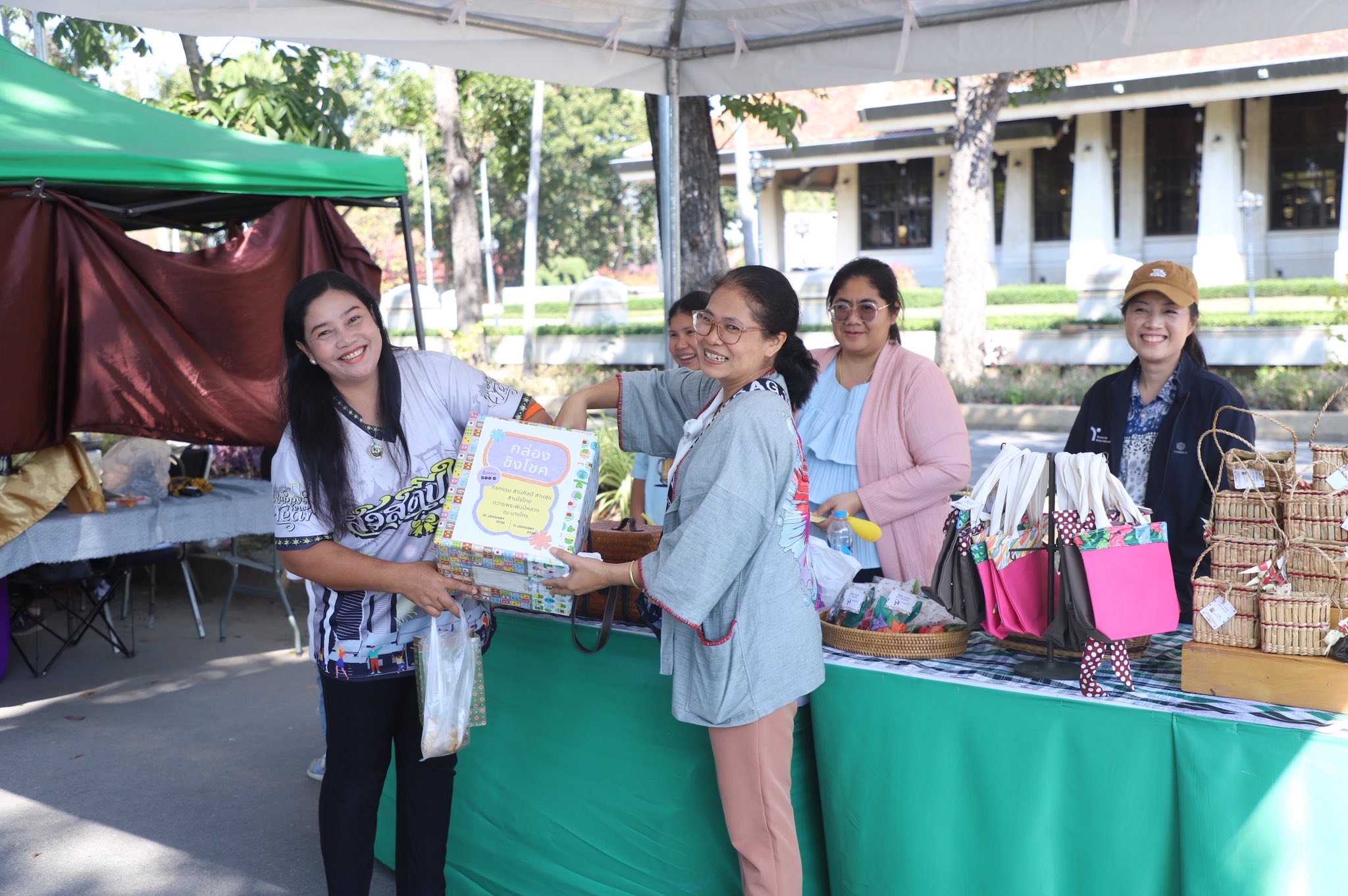 title - ศพส. เนรมิตพื้นที่ ต้อนรับวันเด็กแห่งชาติ 2569 จัดงานใหญ่ “สานศิลป์ สานสุข สานใจไทย” ชวนน้องๆ สนุกกับเวิร์กชอปศิลปะและลุ้นรางวัลฟรีตลอดงาน!!
